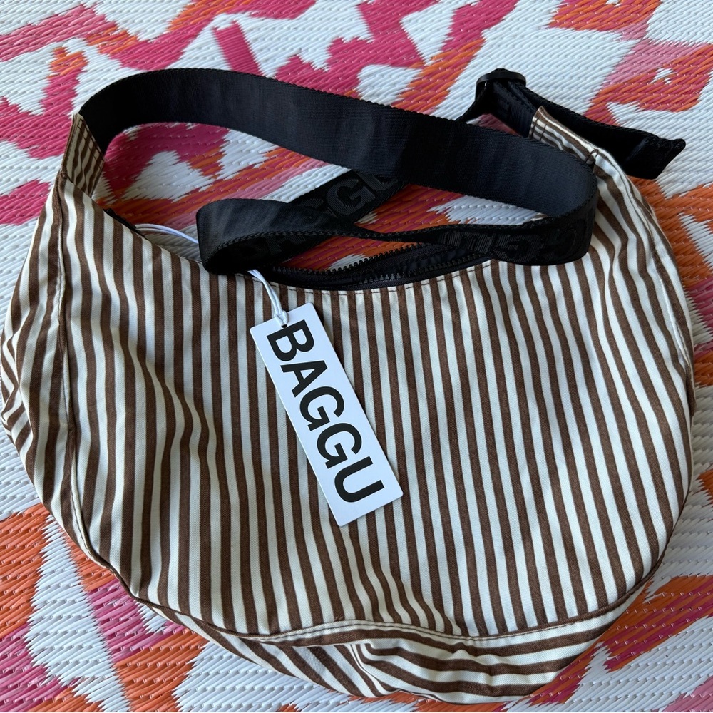 Baggu Medium Crescent in Brown Stripe. NWT